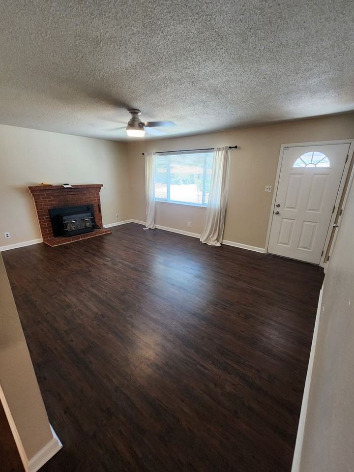 1505 Gregory Way - Photo 3 of 20