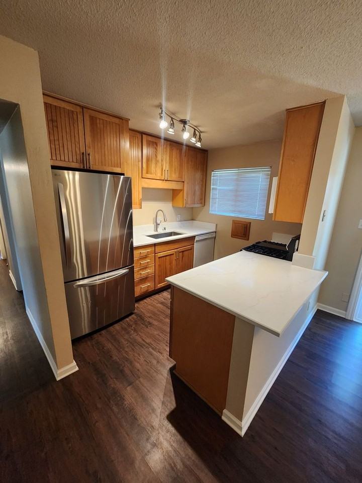1505 Gregory Way - Photo 5 of 20