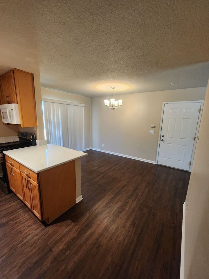 1505 Gregory Way - Photo 7 of 20