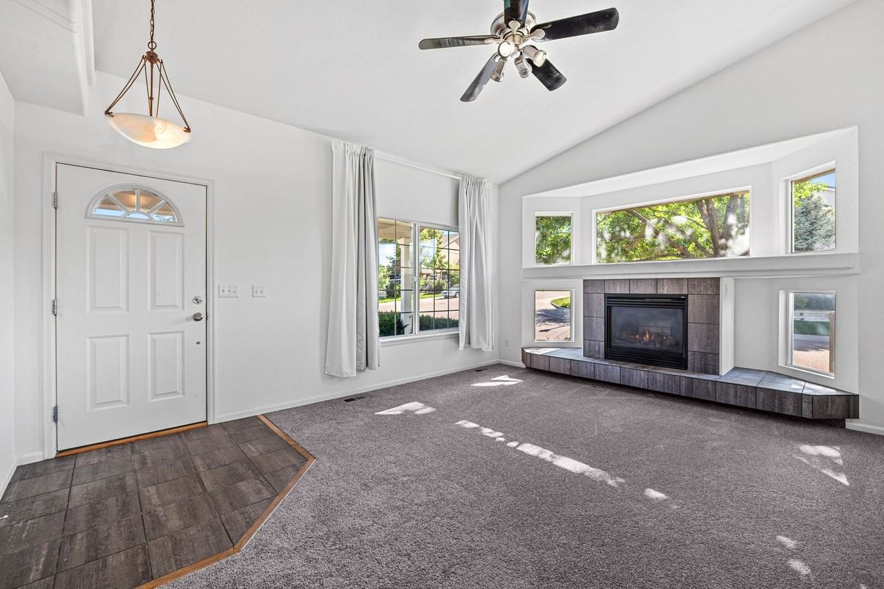 5160 Ashbrook Cir - Photo 4 of 22