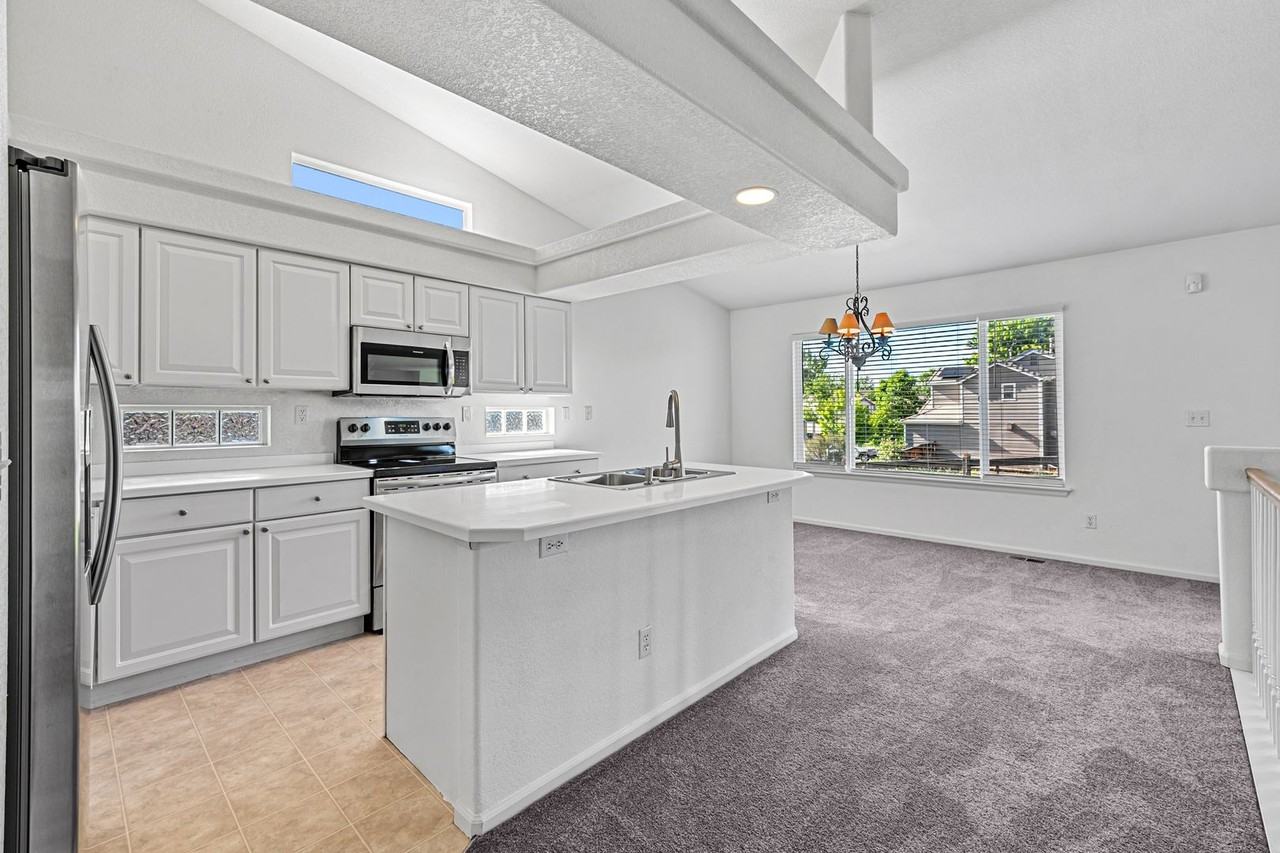 5160 Ashbrook Cir - Photo 5 of 22