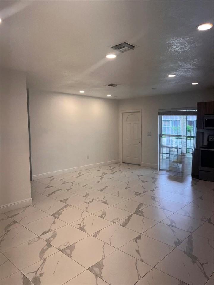 17175 Nw 41st Ave - Photo 3 of 6