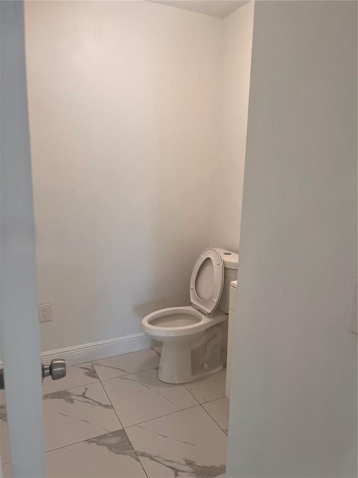 17175 Nw 41st Ave - Photo 5 of 6