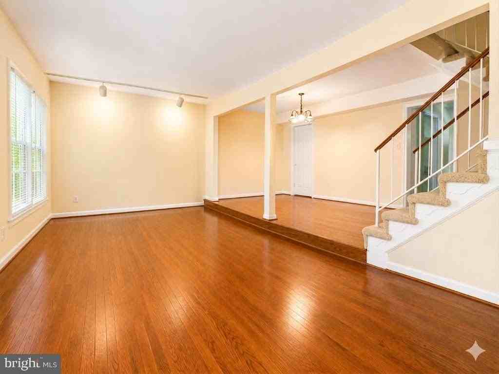 9693 Scotch Haven Dr - Photo 4 of 18