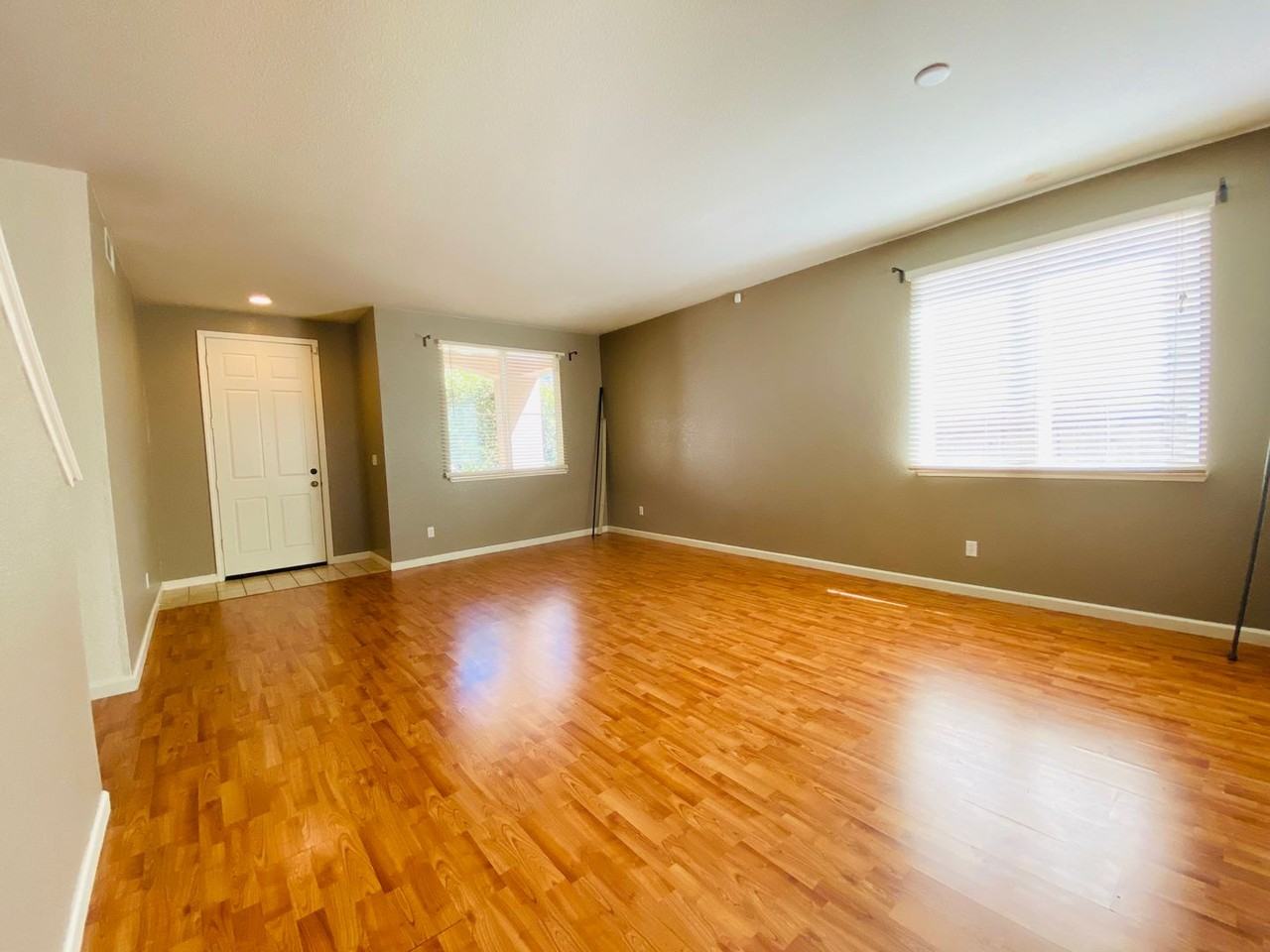5912 Mclean Dr - Photo 4 of 30