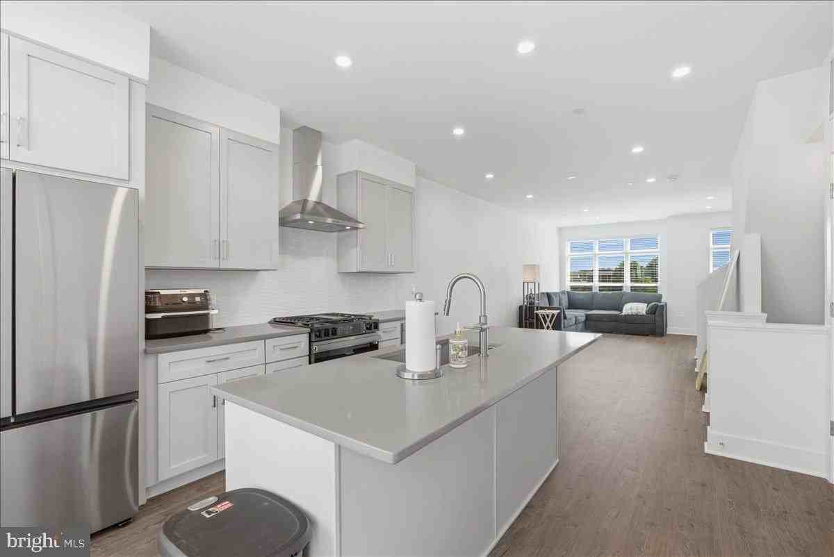 2018 Tysons Ridgeline Rd - Photo 4 of 35