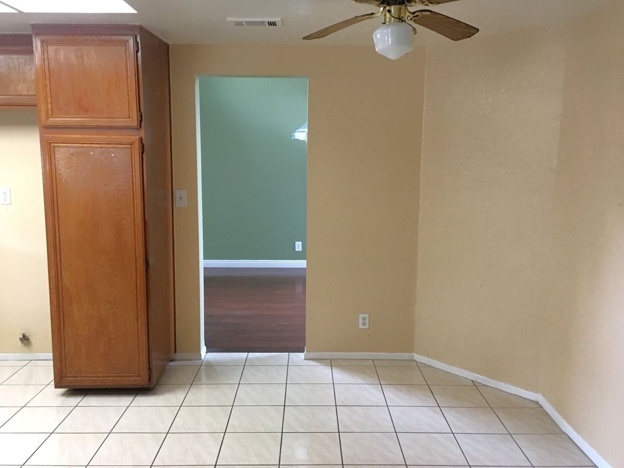 1349 Crestmont Dr - Photo 4 of 35