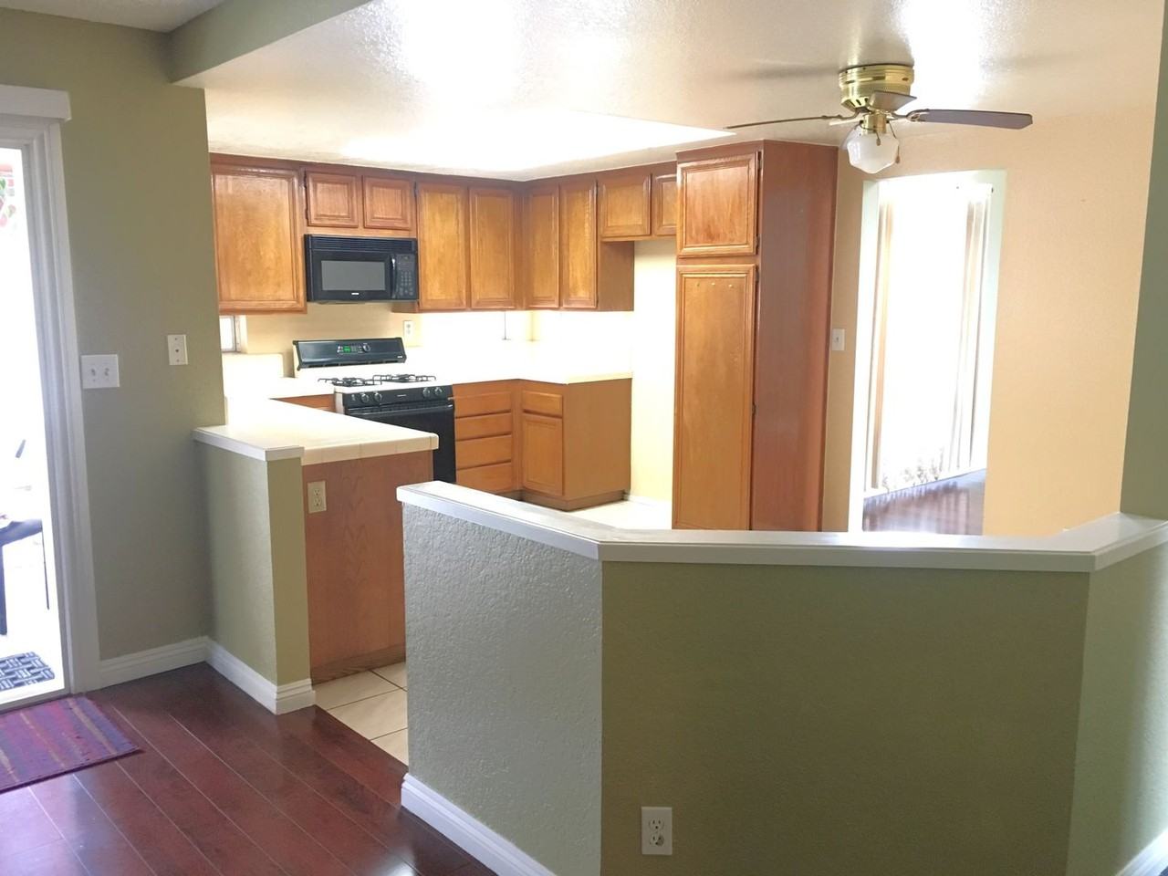 1349 Crestmont Dr - Photo 5 of 35