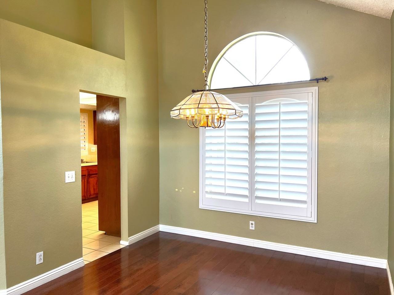 1349 Crestmont Dr - Photo 7 of 35