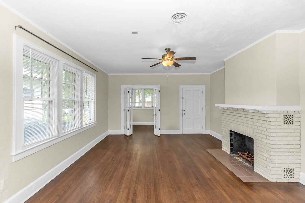 812 E Harwood St - Photo 5 of 31