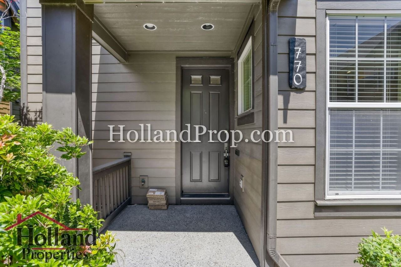 770 Ne 72nd Ave - Photo 3 of 23