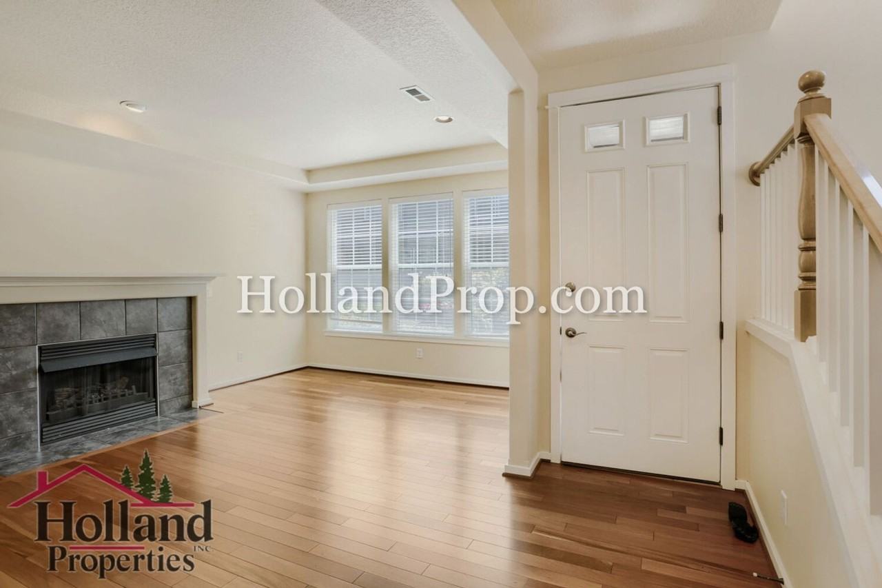 770 Ne 72nd Ave - Photo 4 of 23