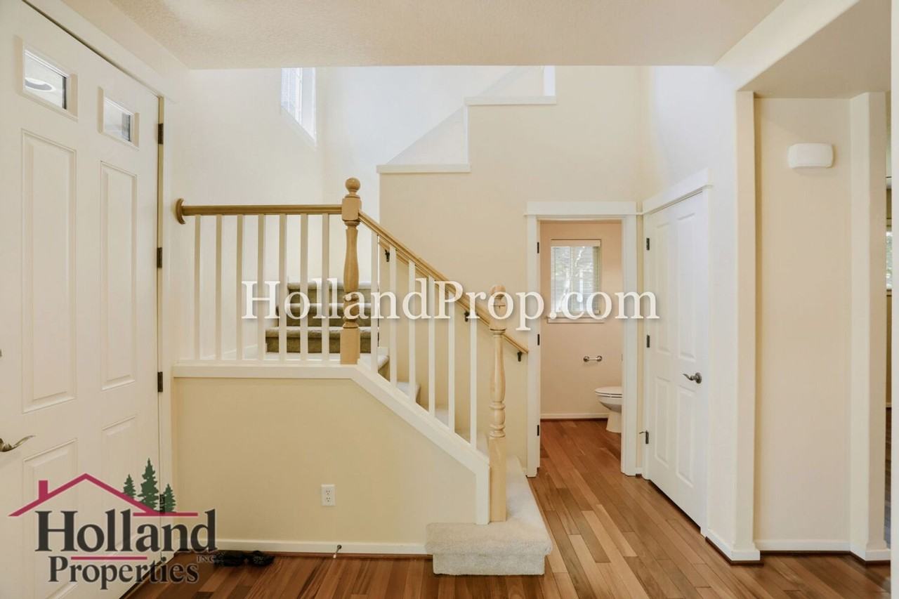 770 Ne 72nd Ave - Photo 5 of 23