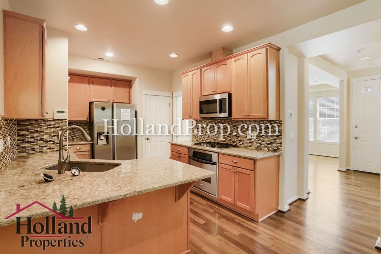 770 Ne 72nd Ave - Photo 7 of 23