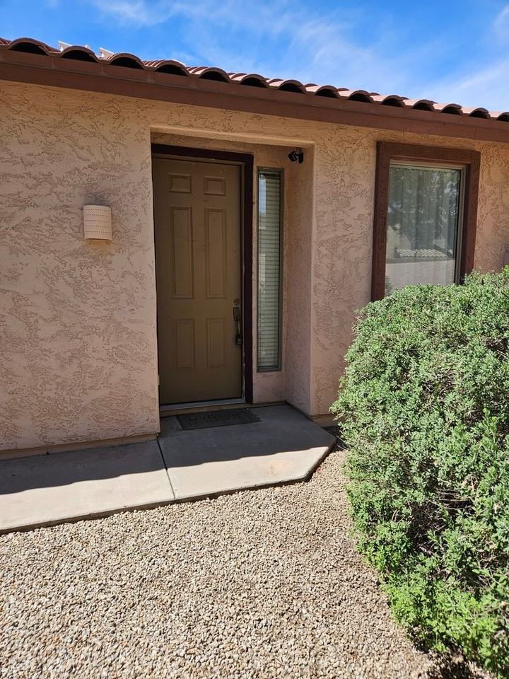 890 E Kyle Ct - Photo 2 of 23