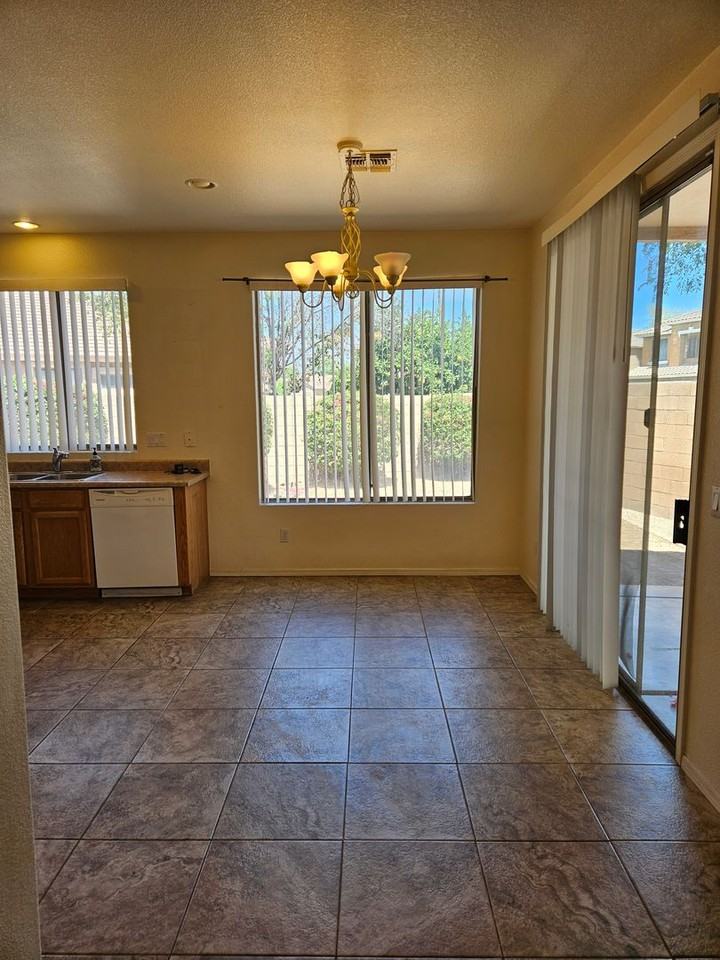 890 E Kyle Ct - Photo 7 of 23