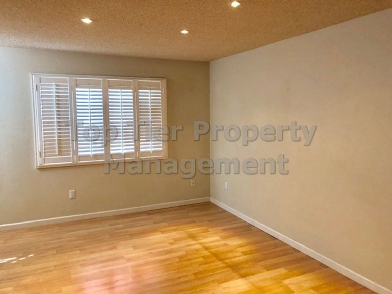1803 Chinquapin Ct #F - Photo 2 of 11