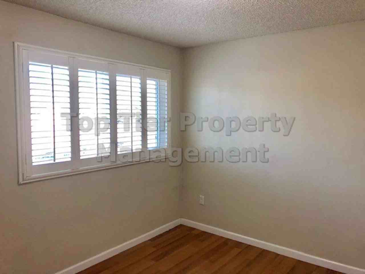 1803 Chinquapin Ct #F - Photo 5 of 11