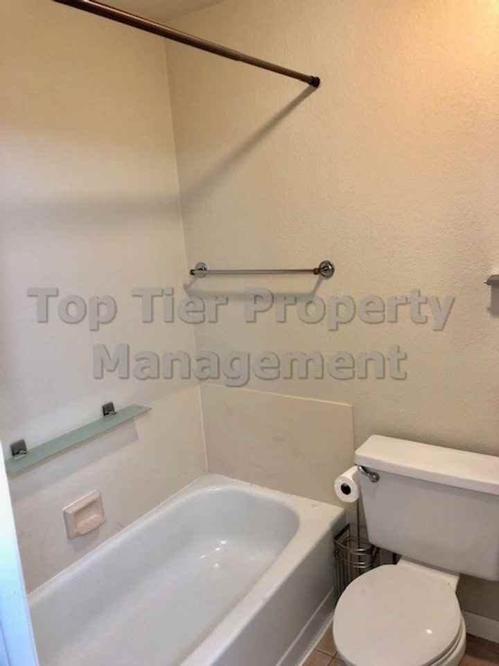 1803 Chinquapin Ct #F - Photo 7 of 11