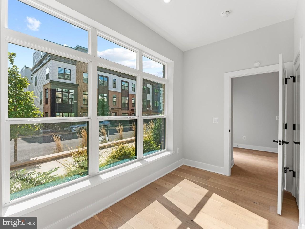 2015 Tysons Ridgeline Rd - Photo 4 of 33