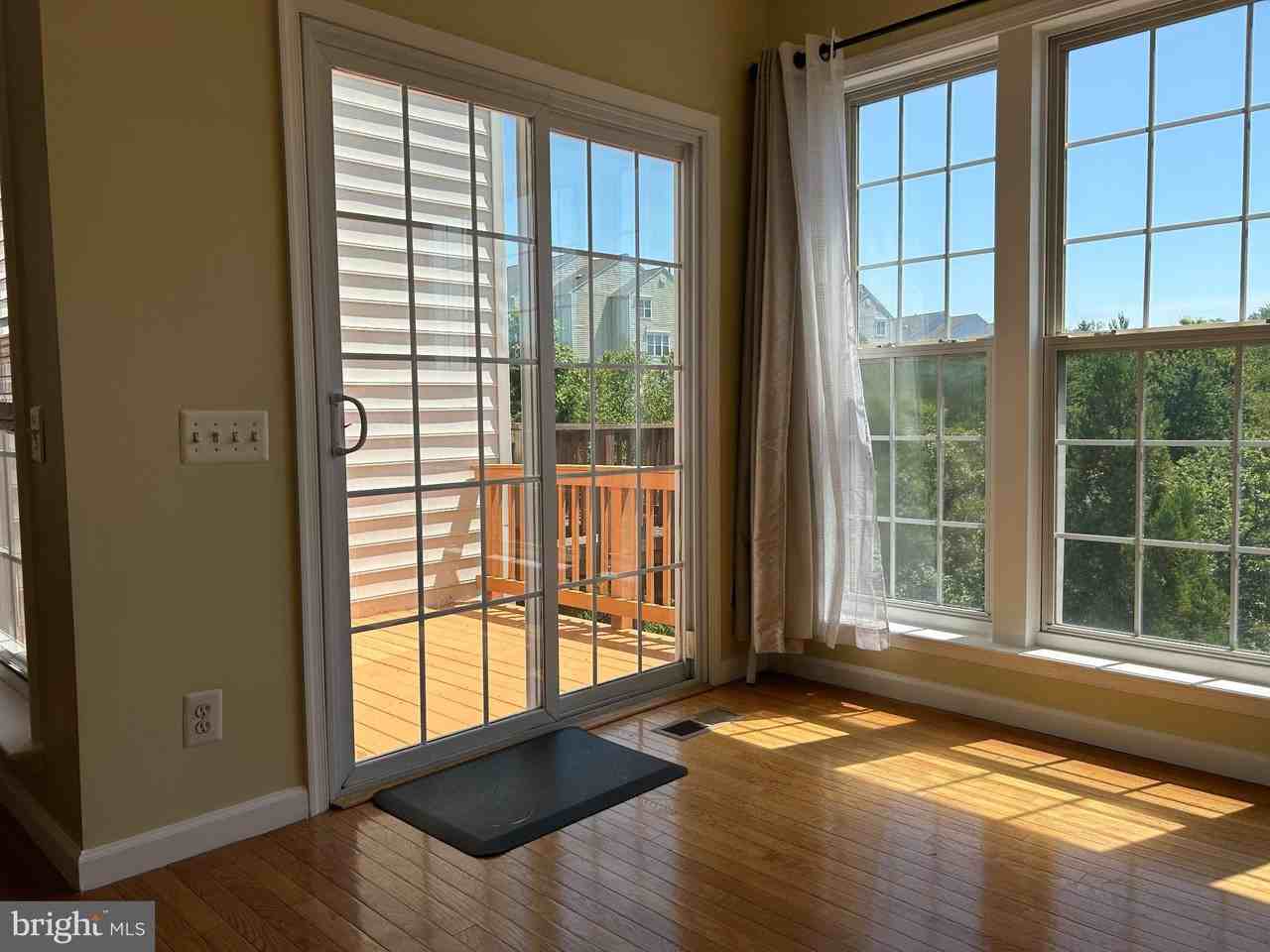 6391 Hawk View Ln - Photo 4 of 48