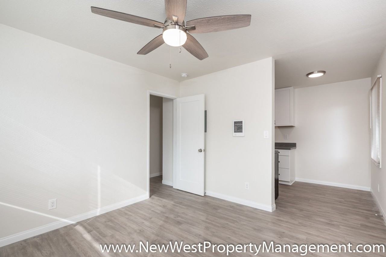 555 22nd St - Photo 6 of 19
