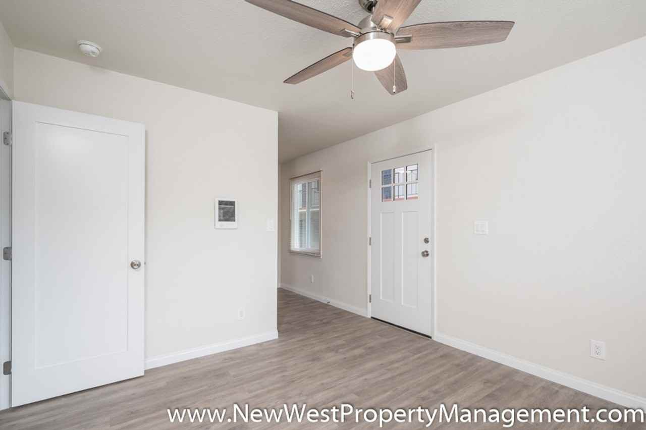 555 22nd St - Photo 7 of 19