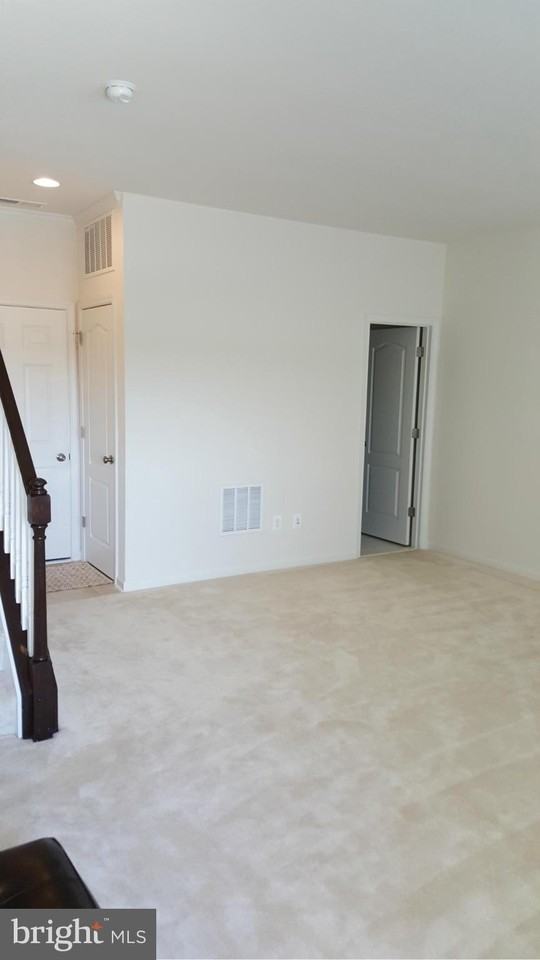 21725 Pagoda Ter - Photo 4 of 30