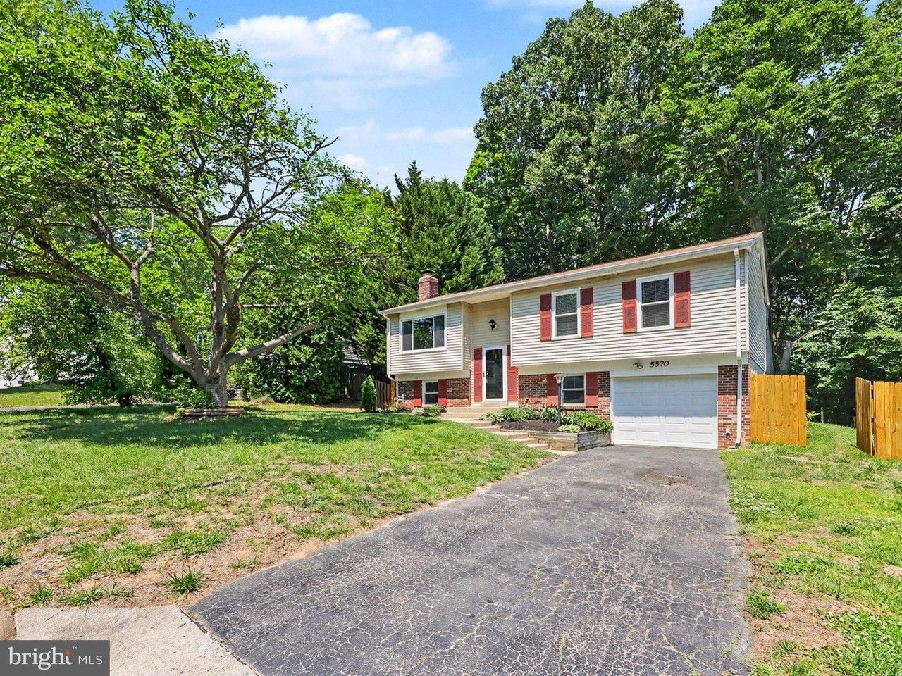 5570 Rowser Dr - Photo 2 of 29