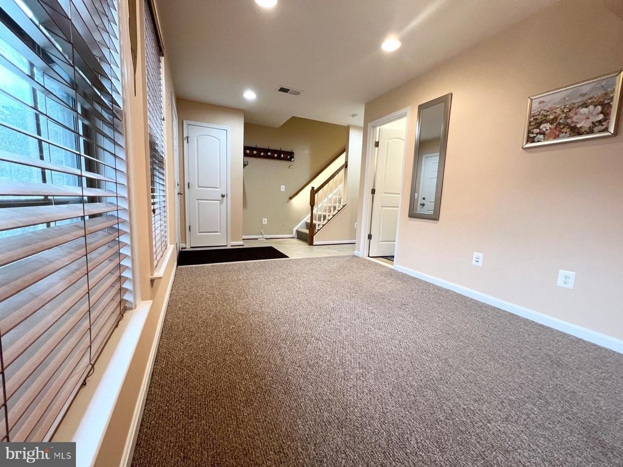 1604 Sebring Ct - Photo 4 of 35