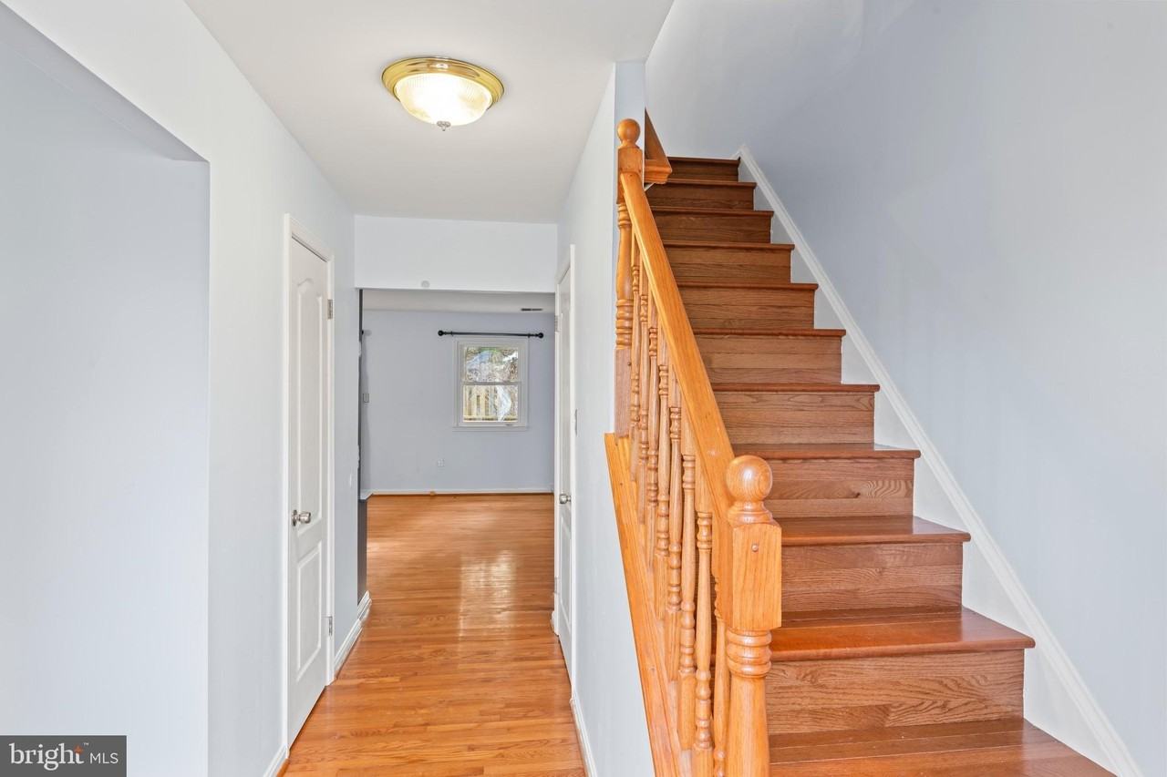 2053 Mayflower Dr - Photo 4 of 50