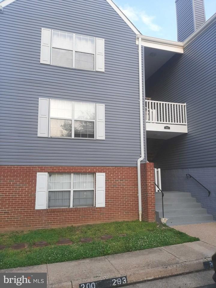 200 Dover Pl #202 - Photo 2 of 21