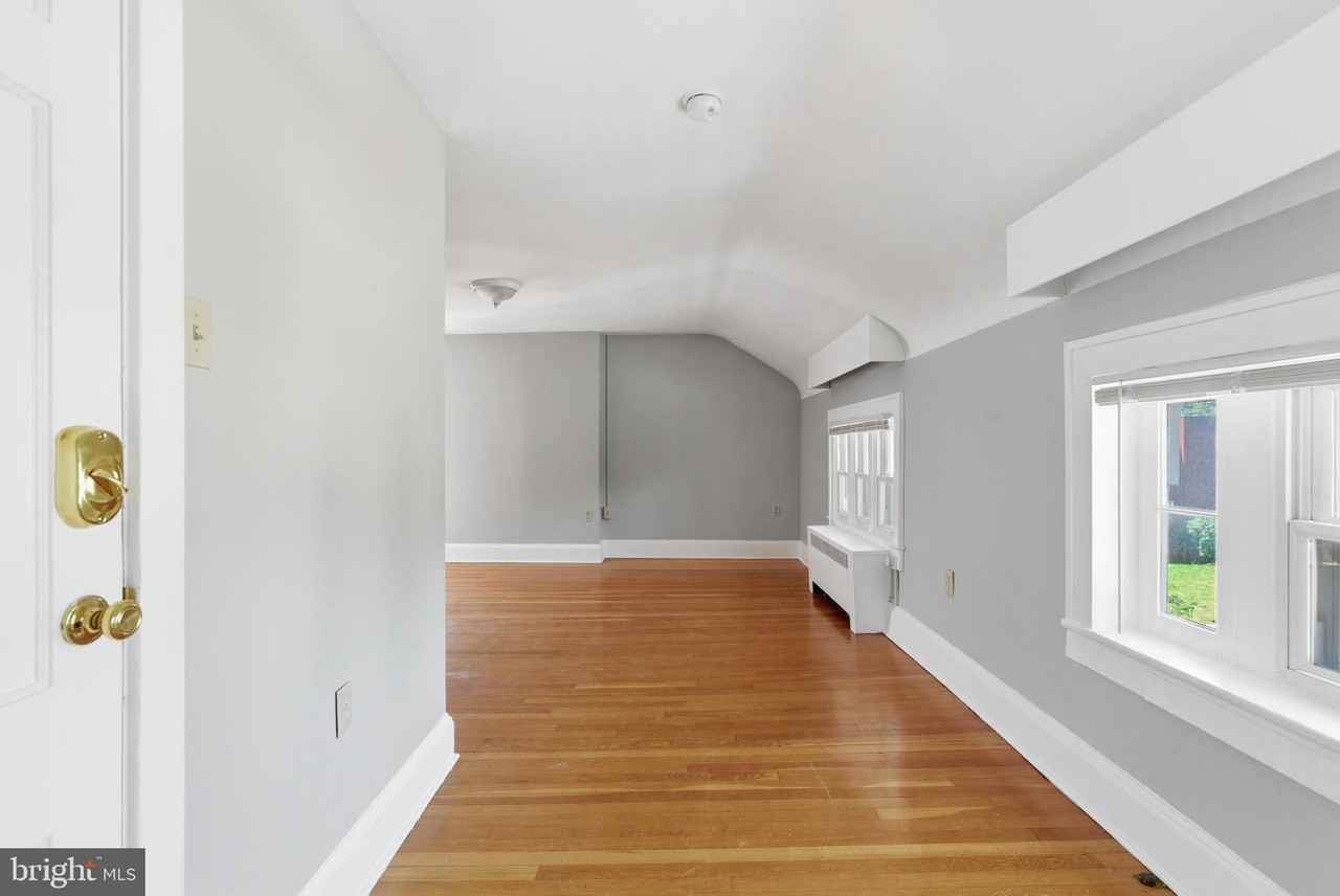 142 N Washington St #7 - Photo 2 of 24