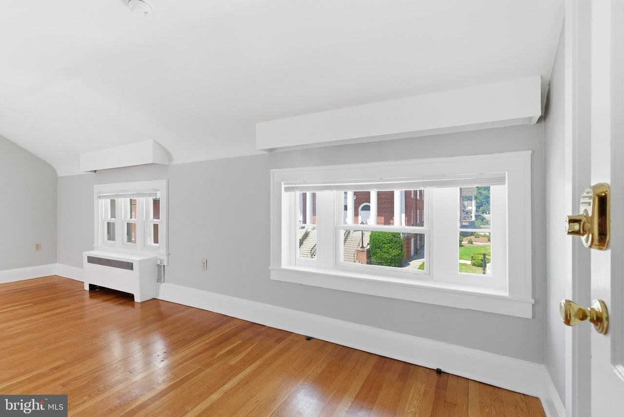 142 N Washington St #7 - Photo 3 of 24