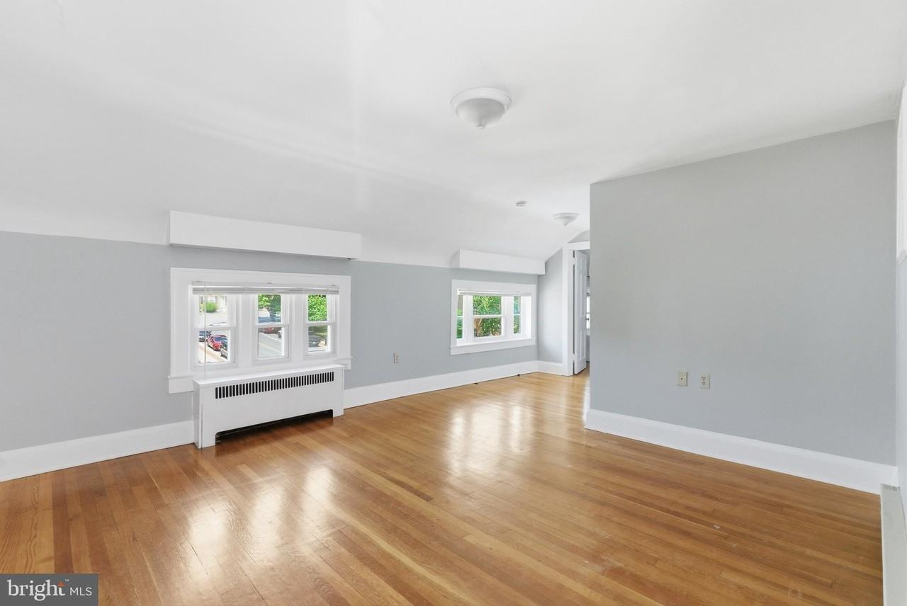 142 N Washington St #7 - Photo 4 of 24