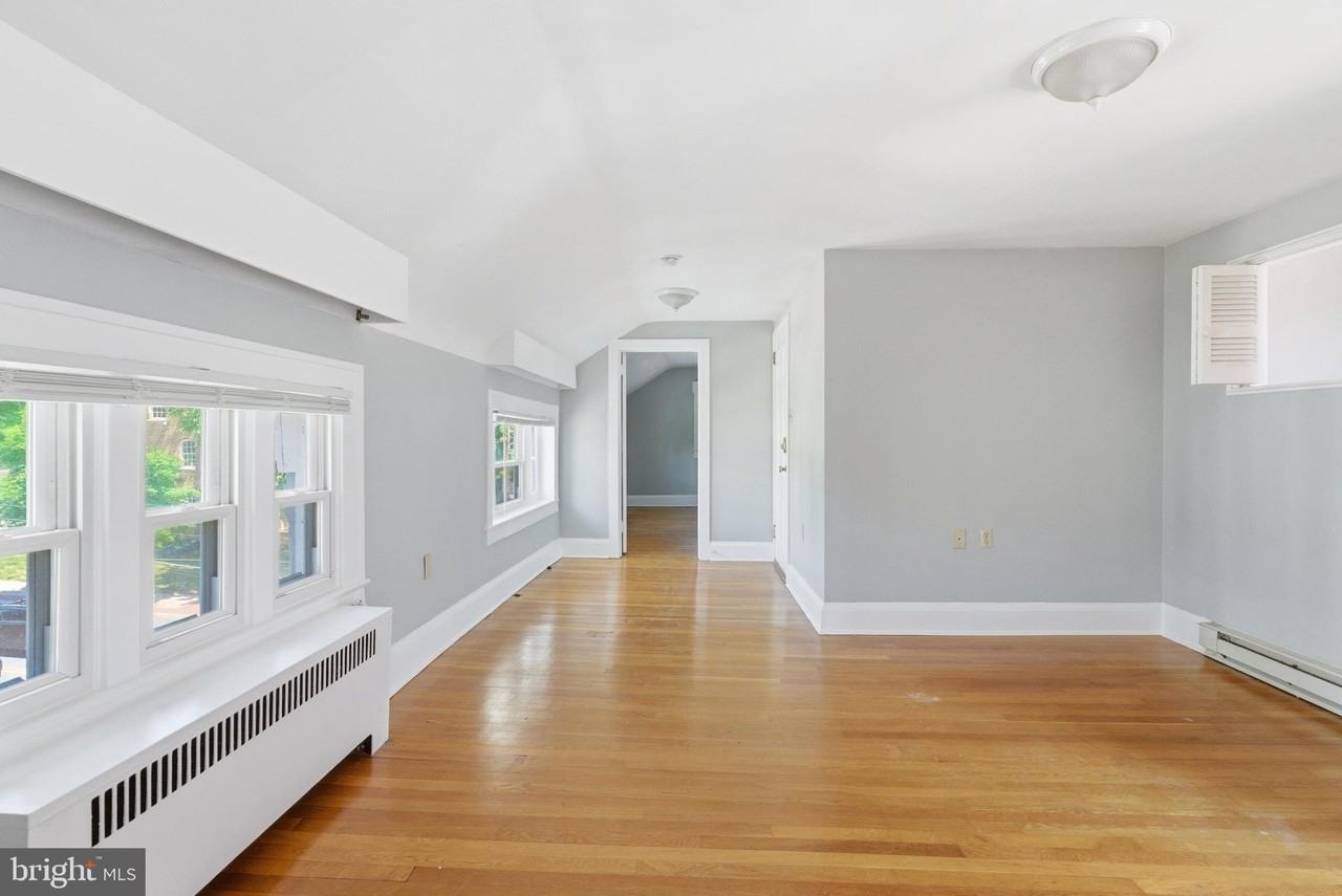 142 N Washington St #7 - Photo 5 of 24