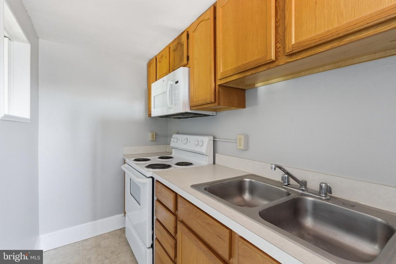 142 N Washington St #7 - Photo 7 of 24