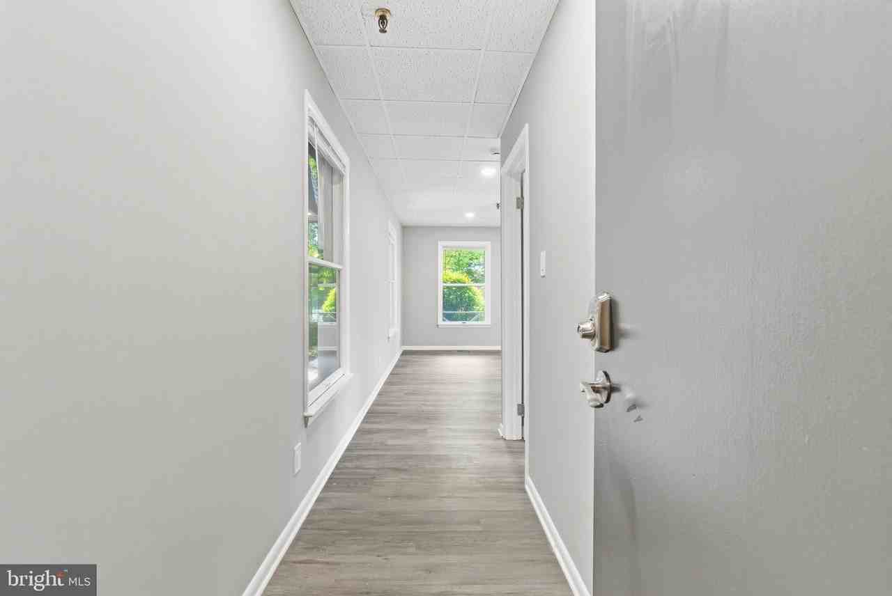 1725 Henry Ave #101 - Photo 2 of 24