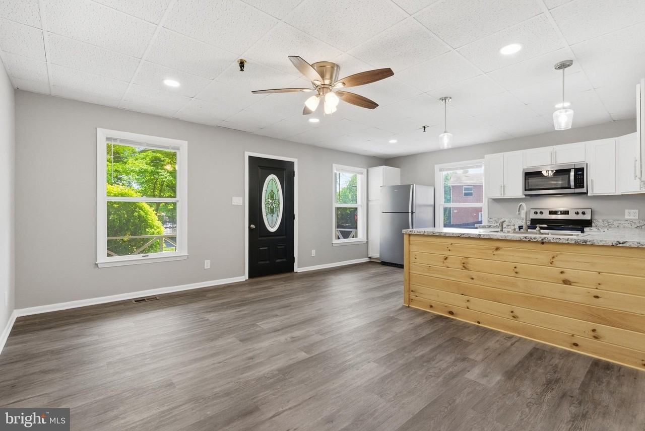 1725 Henry Ave #101 - Photo 3 of 24