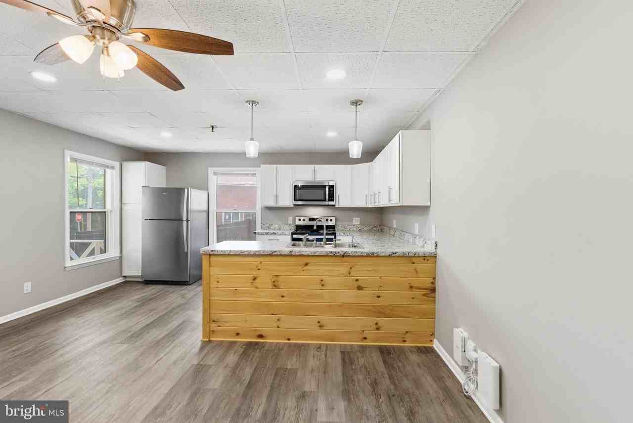 1725 Henry Ave #101 - Photo 4 of 24