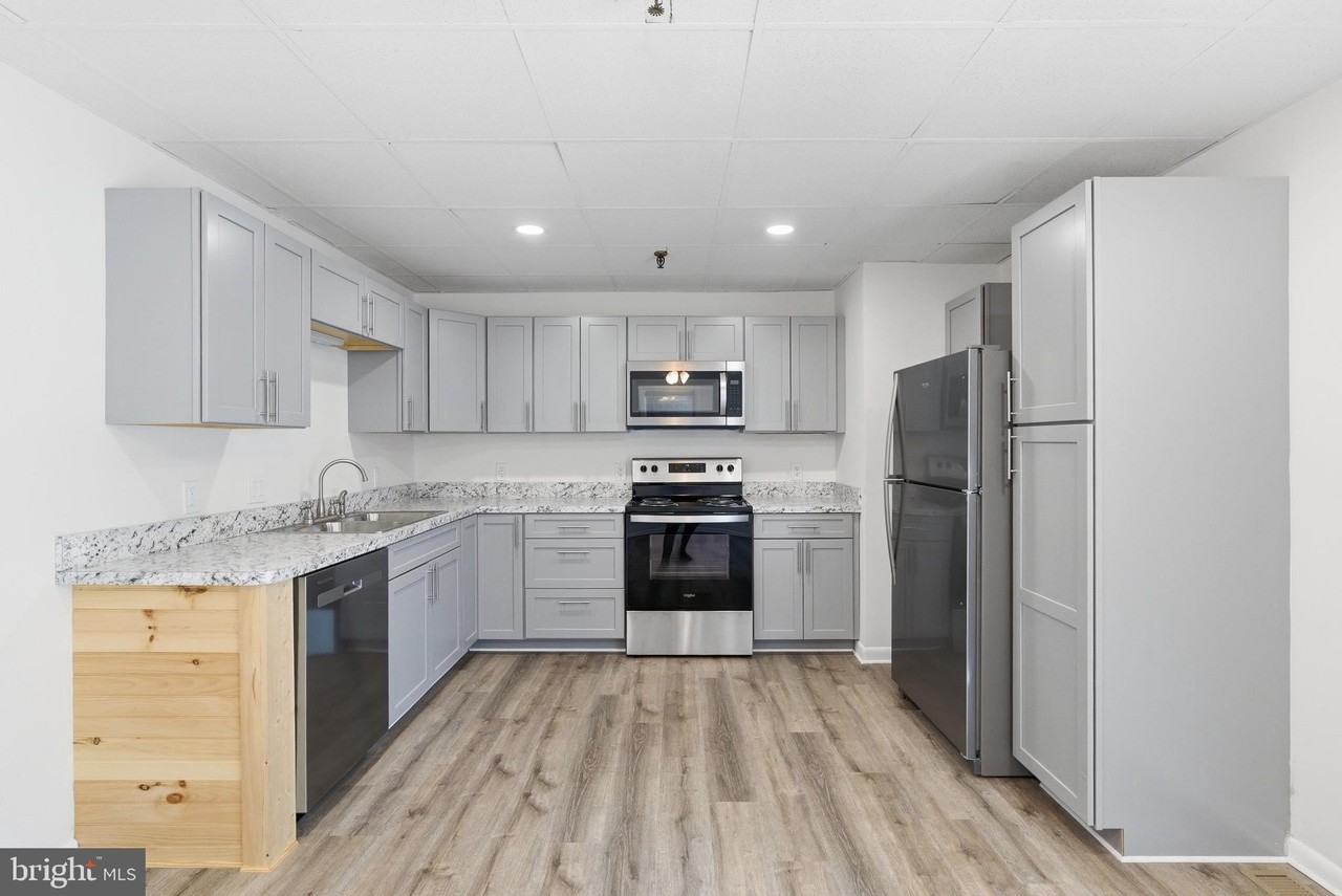 1725 Henry Ave #106 - Photo 3 of 16