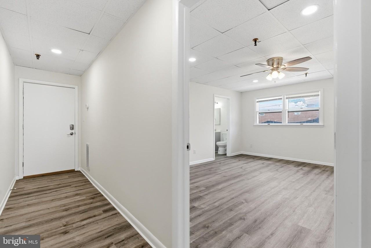 1725 Henry Ave #106 - Photo 5 of 16