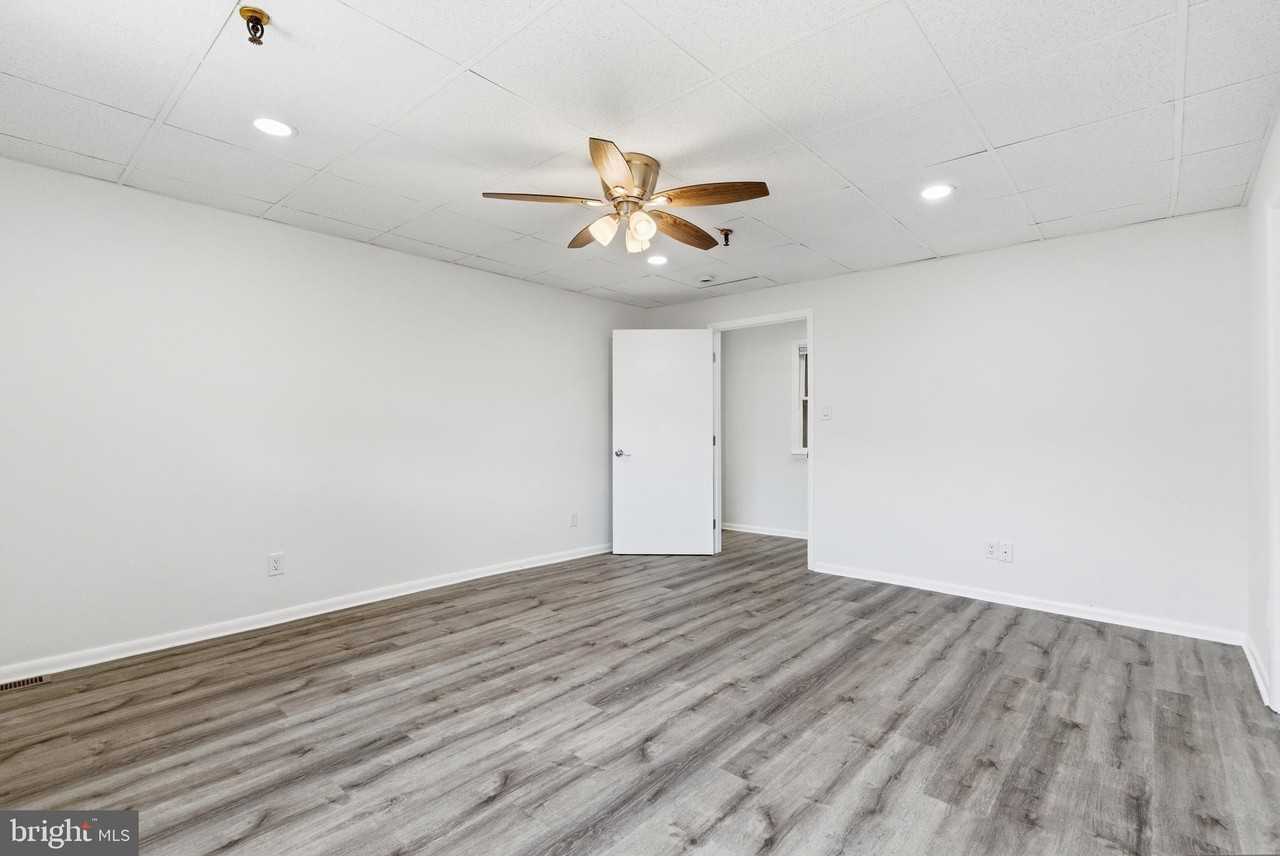 1725 Henry Ave #106 - Photo 7 of 16