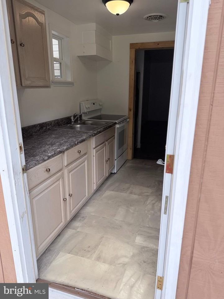1499 Valley Rd #D - Photo 3 of 18
