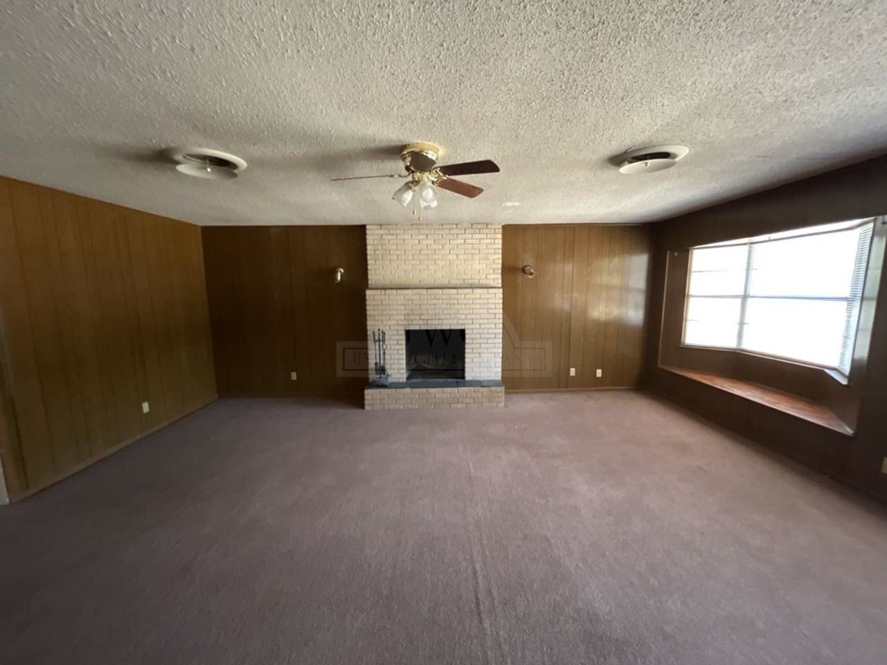 208 Oak St - Photo 4 of 16