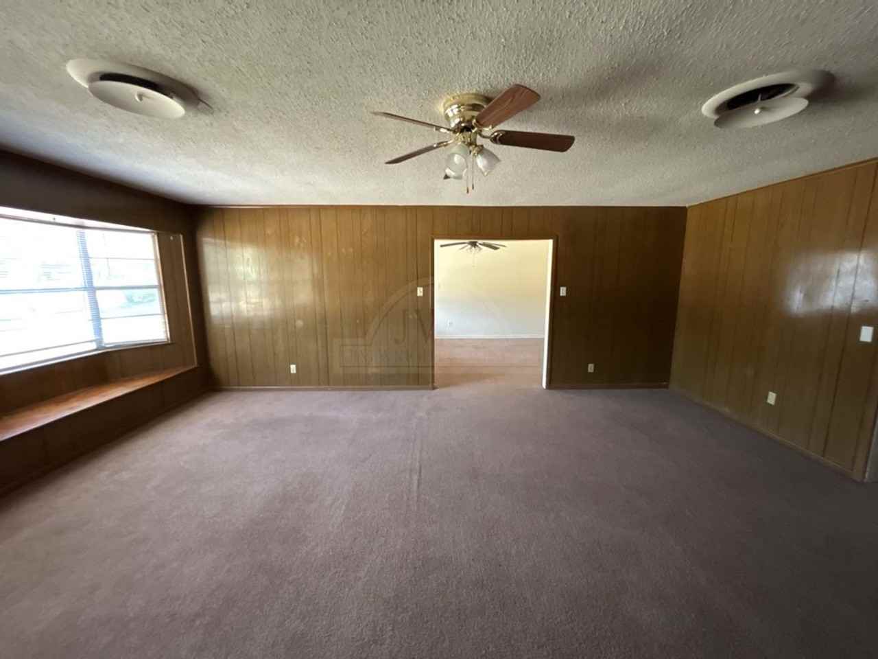 208 Oak St - Photo 5 of 16