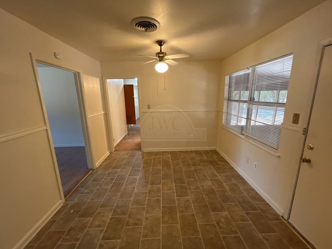 208 Oak St - Photo 6 of 16
