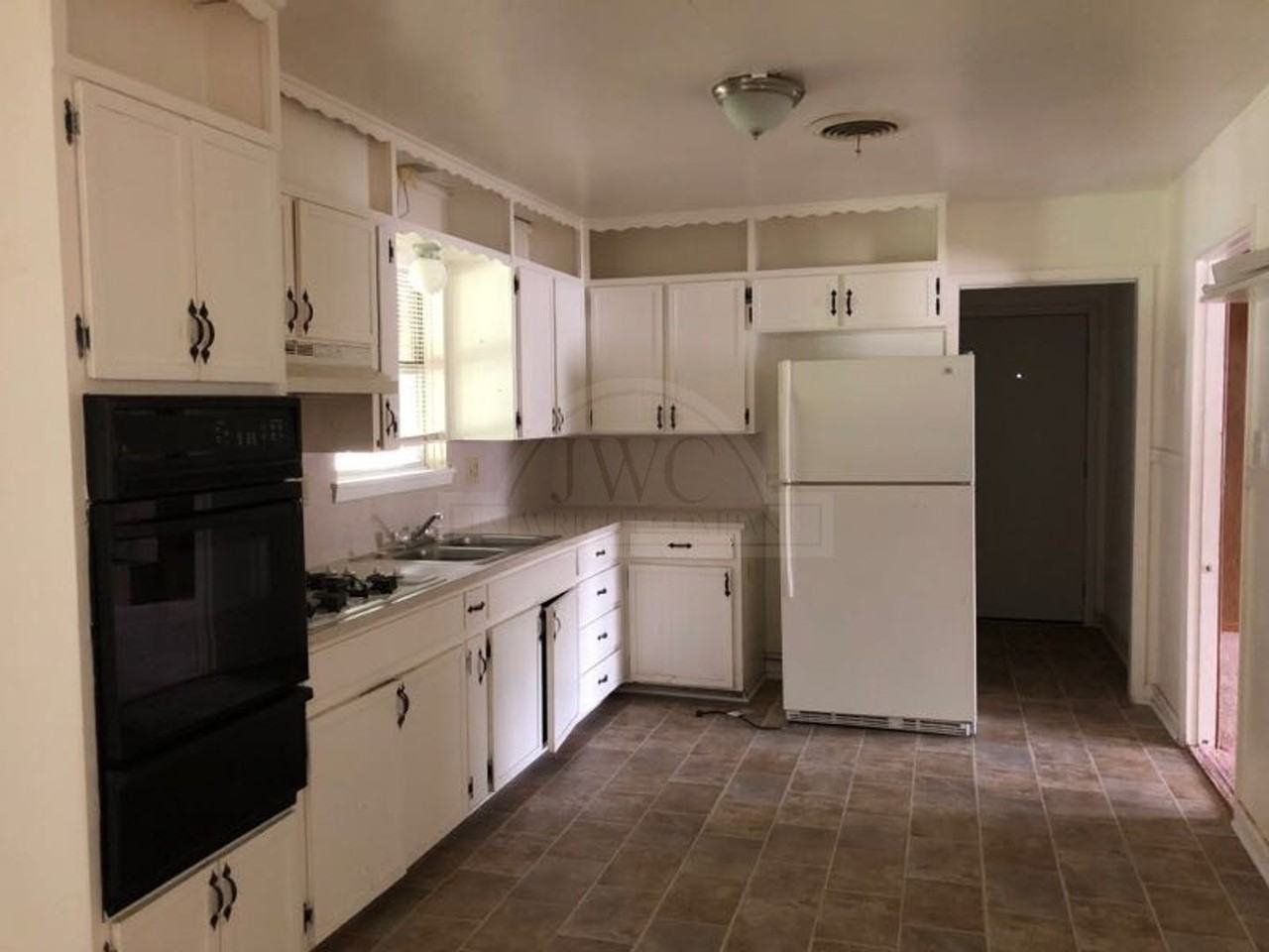 208 Oak St - Photo 7 of 16