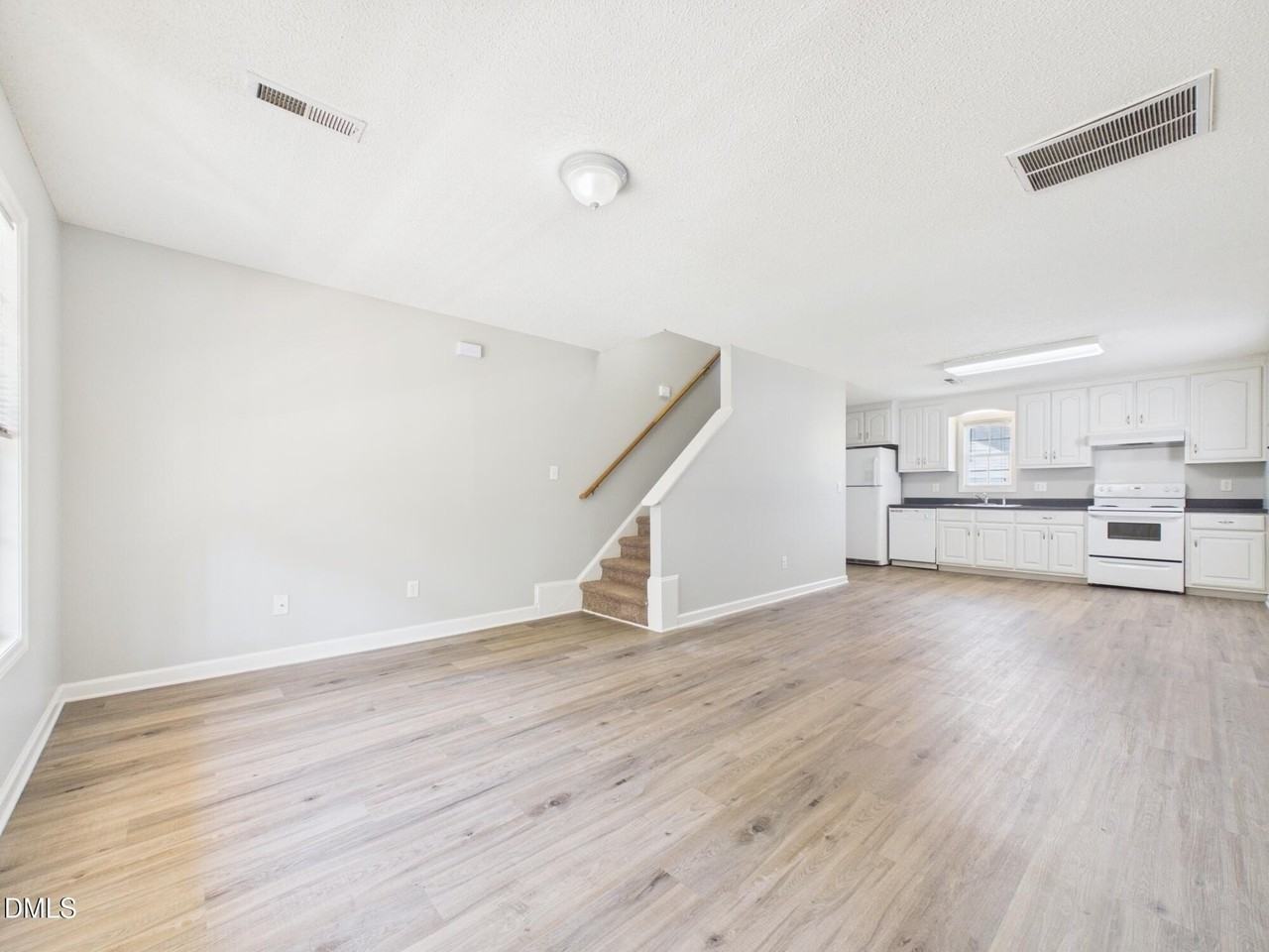 17 Brantley Cir - Photo 3 of 43
