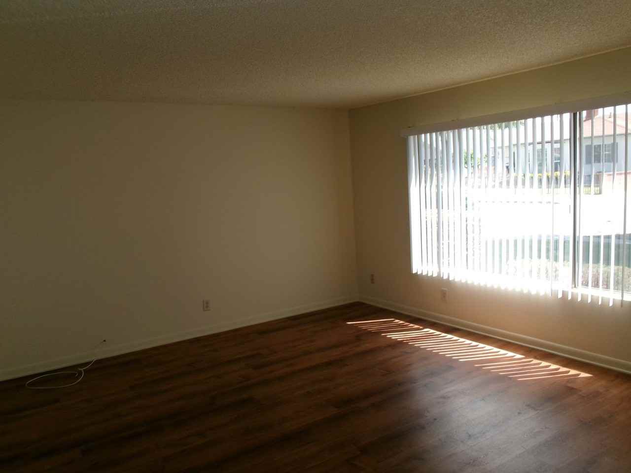 15713 Blaine Ave - Photo 3 of 8